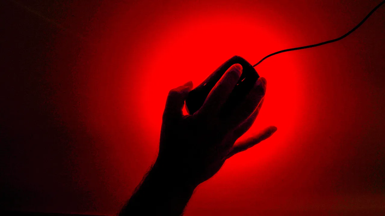 Meta vigila las computadoras de su personal para entrenar IA; una falla dejó esos datos al alcance de cualquier empleado