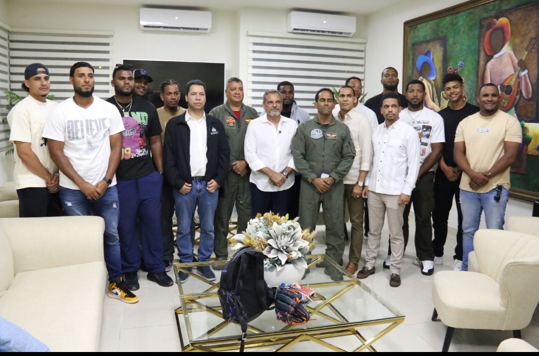 Gobierno trae al país primer grupo peloteros dominicanos varados en Venezuela