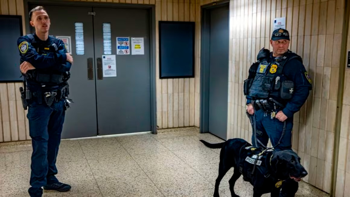 Juez bloquea arrestos en tribunales de inmigración