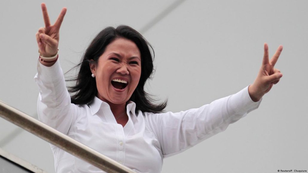 Fujimori se aleja de Sánchez por 18.000 votos