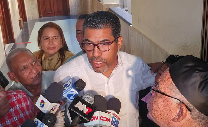 Luis Dicent llama “trío diabólico” a Yeni Berenice, Wilson Camacho y Mirna Ortiz