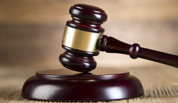 Prisión para hombre que mató a tiros a su pareja al llegar