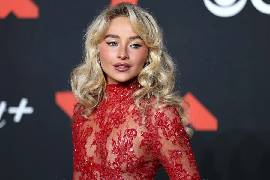 Sabrina Carpenter obtiene orden de alejamiento de 5 años