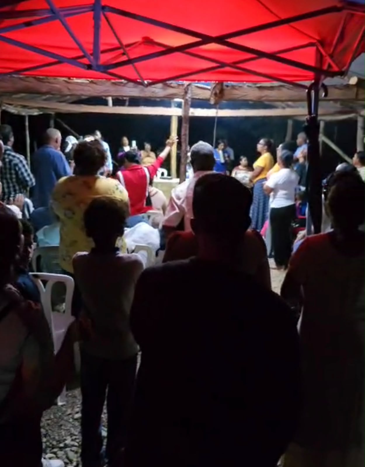 Comunitarios de El Catey realizan culto de adoración