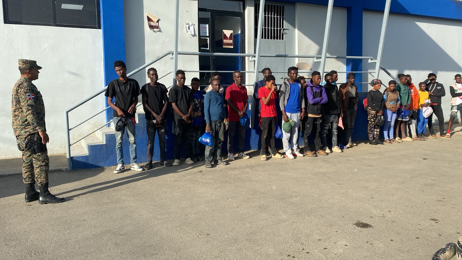 Ejército detiene a 38 haitianos indocumentados