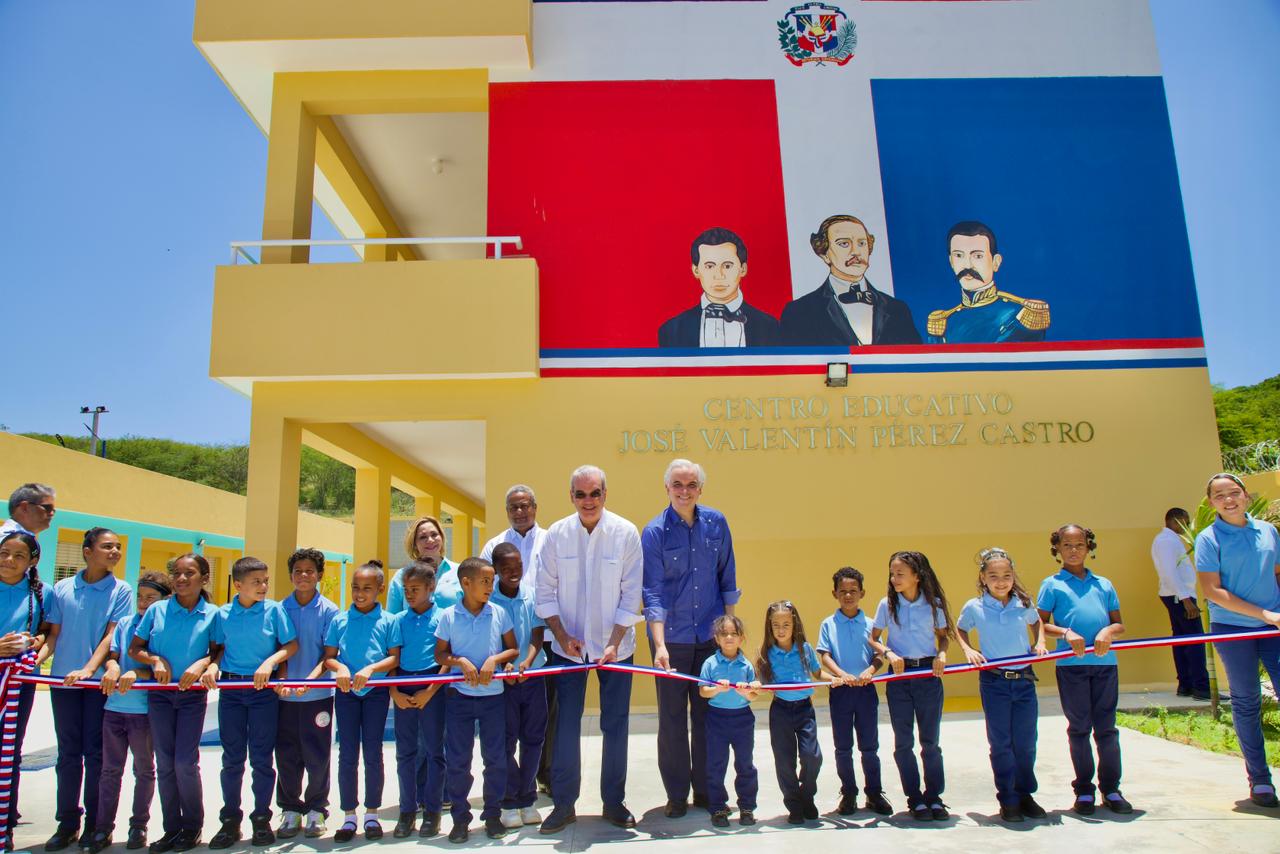 Abinader inaugura Escuela Básica en La Noriega