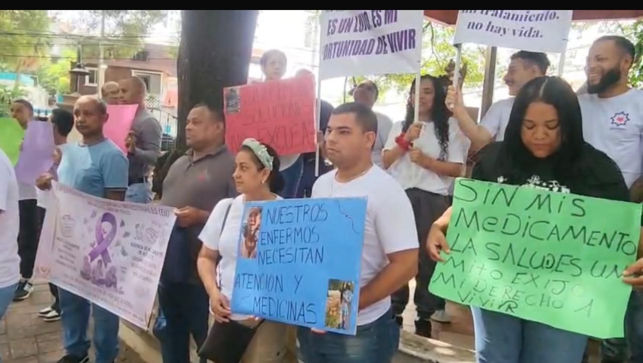 Pacientes con colitis y Crohn denuncian crisis por falta de medicamentos de alto costo