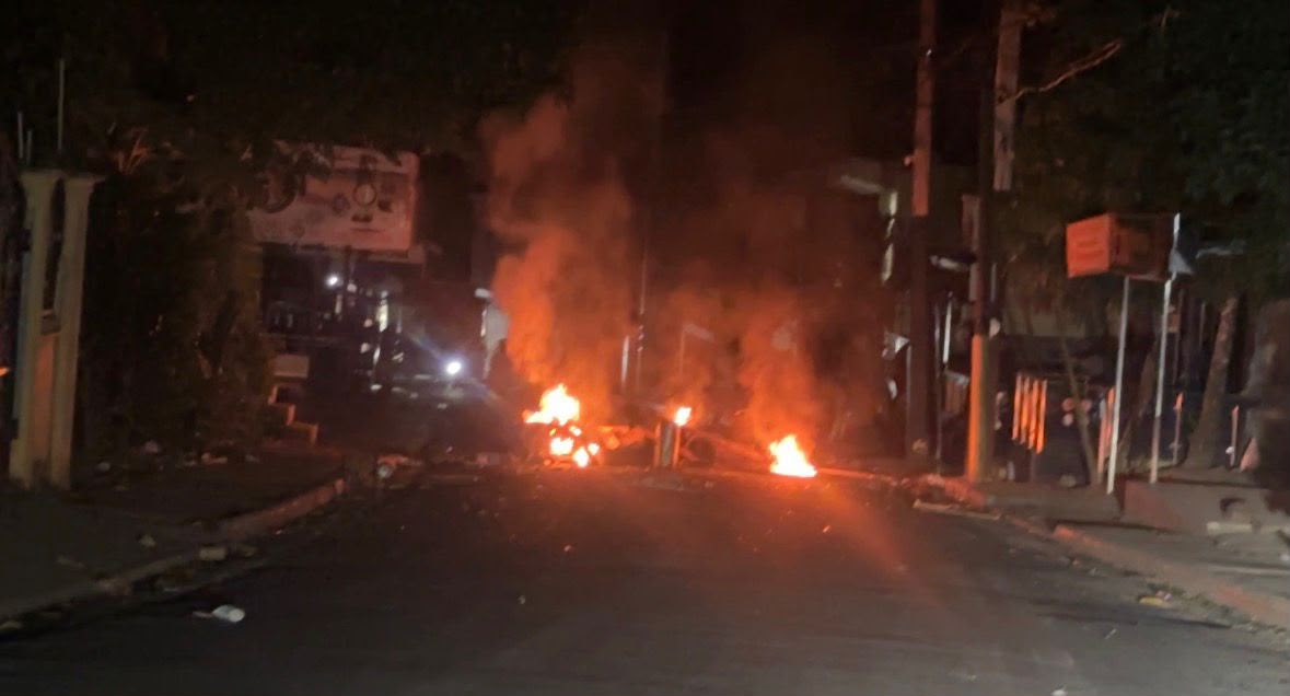 Peralvillo protesta por prolongados apagones a pocas horas