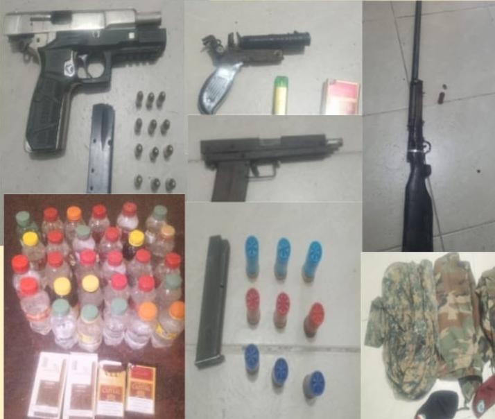 Policía ocupa armas de fuego, pertrechos militares y ron