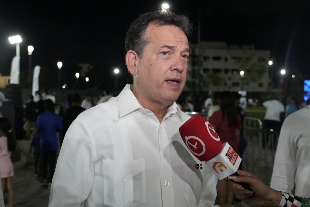 Ito Bisonó destaca visión y gestión de Carolina Mejía