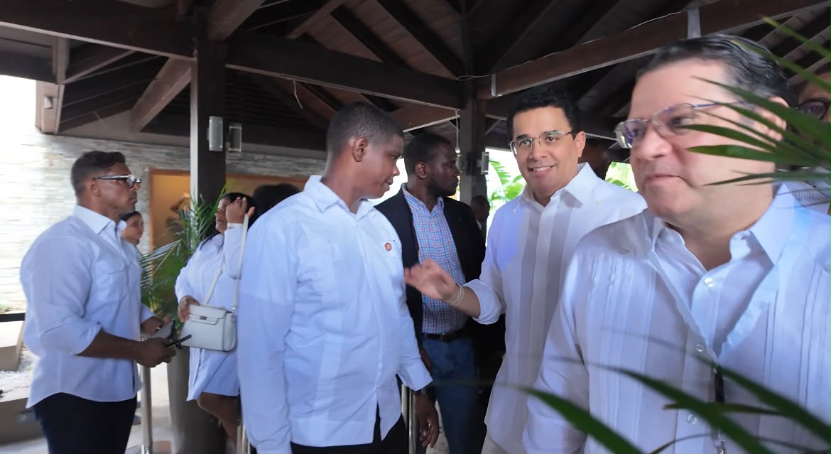 Militantes del PRM reciben a David Collado entre aplausos