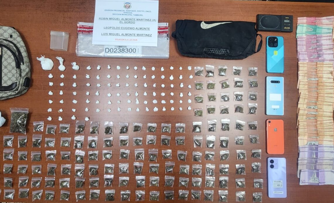 Operativo antidrogas deja 28 arrestos y más de 8.7 kilos