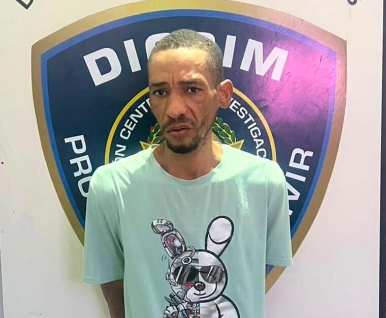 Policía arresta a uno de los implicados en atraco en Dajabón donde sustrajeron bienes valorados en más de RD$1.8 millones | De Último Minuto