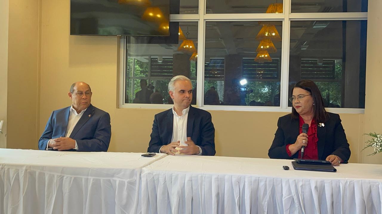 Gobierno impulsa reforma educativa y abre consulta nacional para rediseñar todo el sistema de enseñanza en Santiago