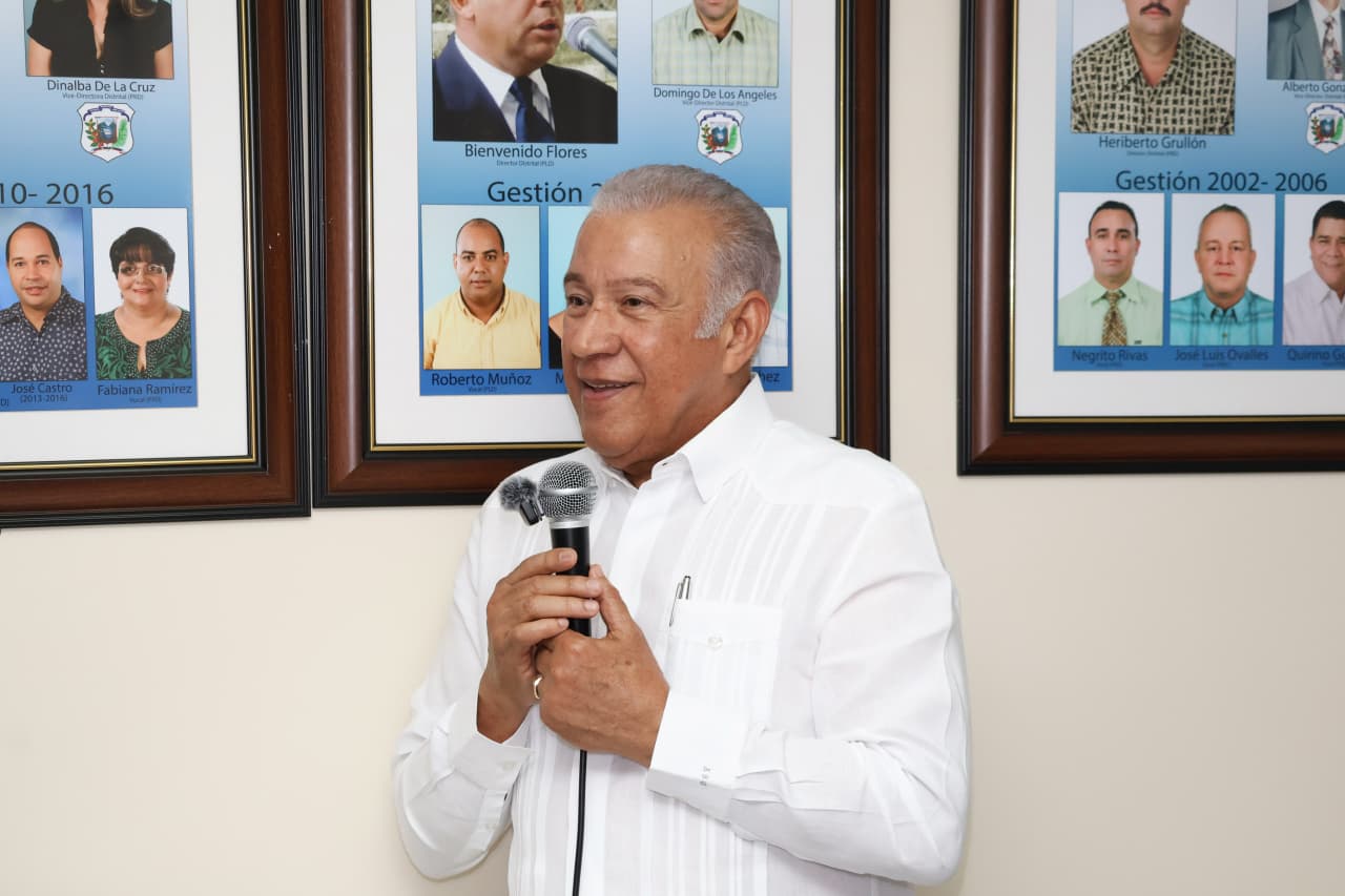 Ministerio Administrativo de la Presidencia entregó dos camiones
