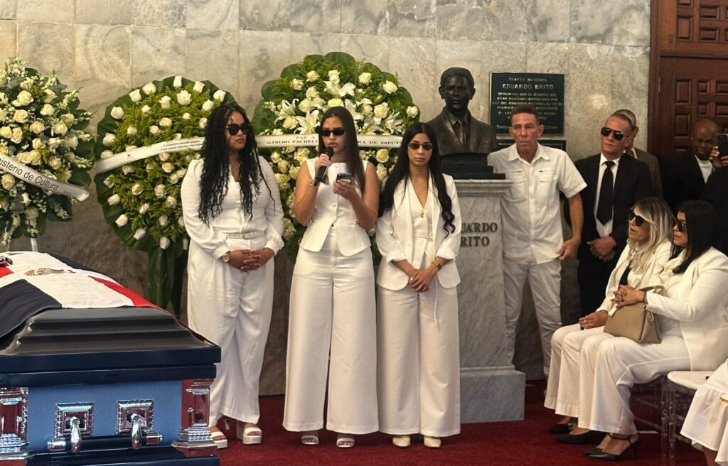 “Ver el cariño con el que despiden a nuestro padre nos llena de orgullo”, expresan las hijas de Alex Bueno | De Último Minuto