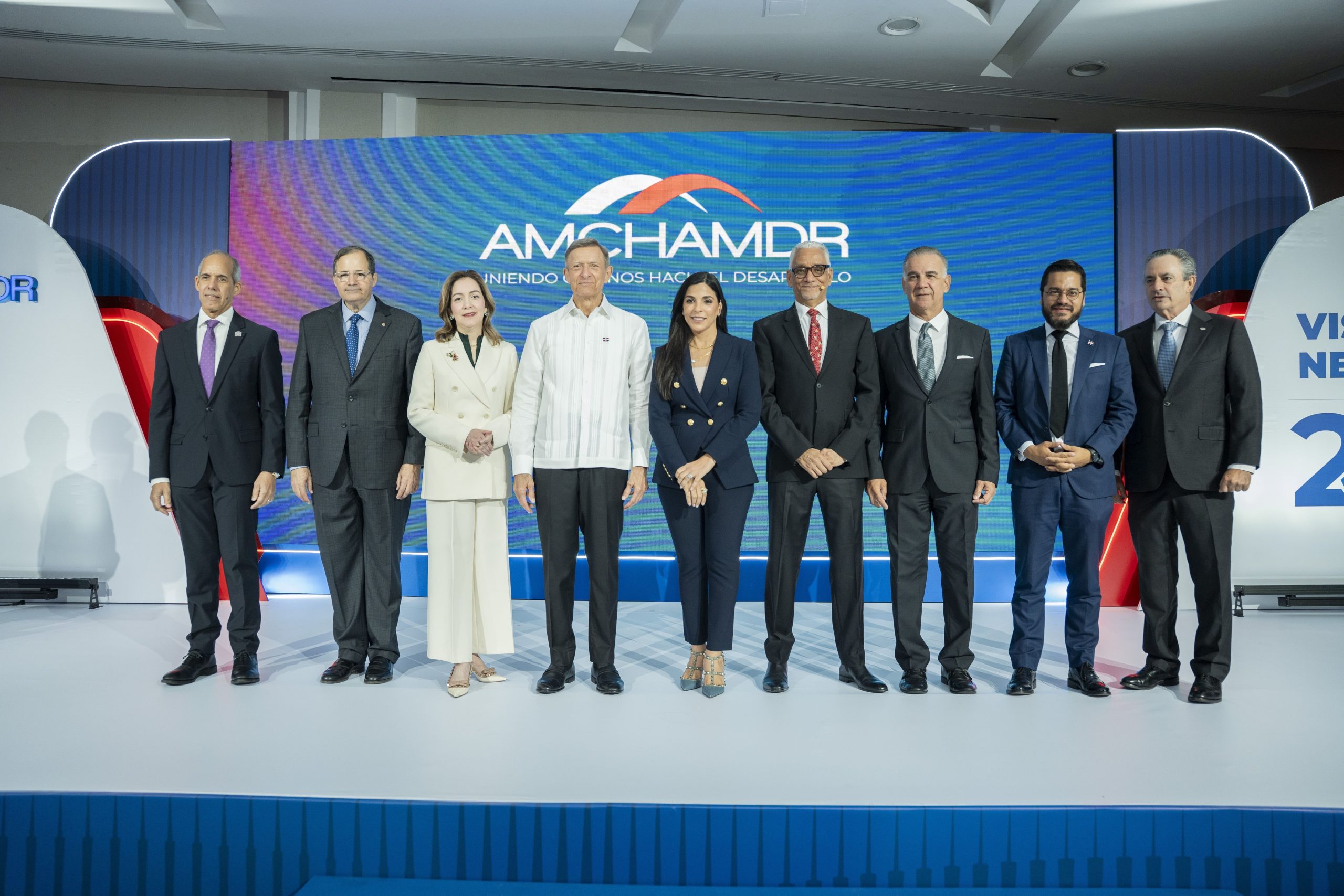 Amchamdr analiza riesgos, reacomodos y oportunidades para la economía dominicana en Visión de Negocios 2026