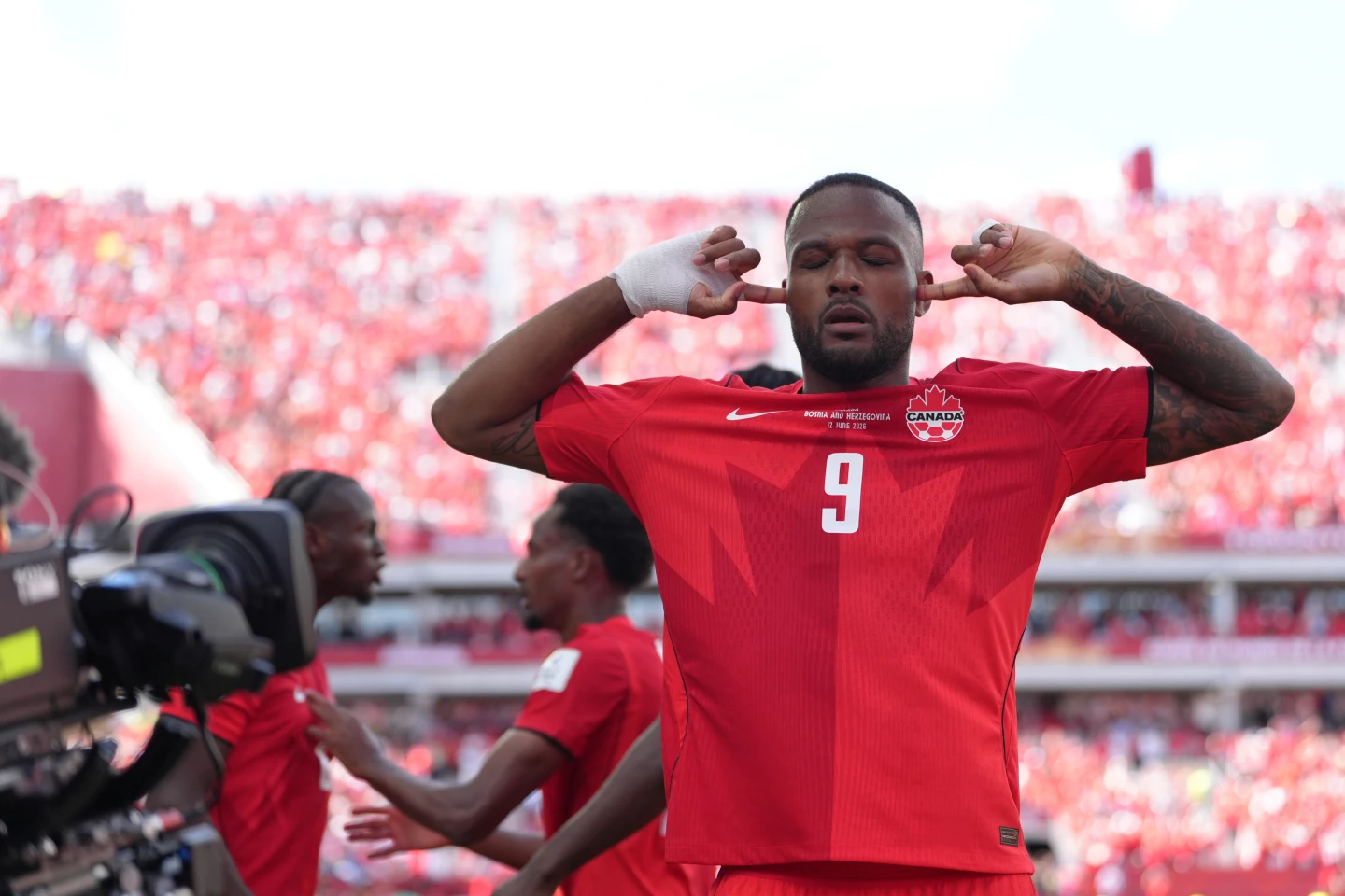 Larin anota en el minuto 78 para que Canadá logre un empate 1-1 con Bosnia-Herzegovina