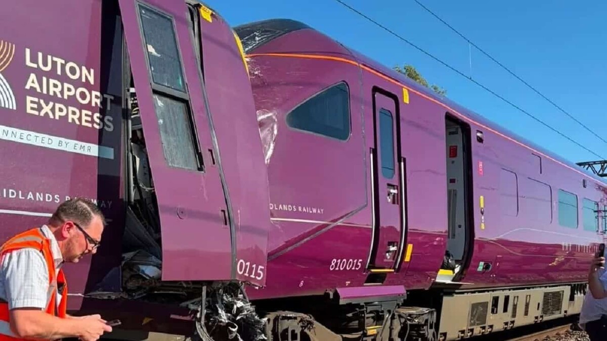 Choque de trenes en Inglaterra deja un muerto