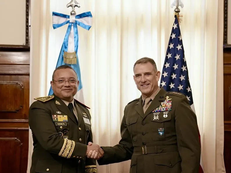 El jefe del Comando Sur de Estados Unidos viaja a Guatemala