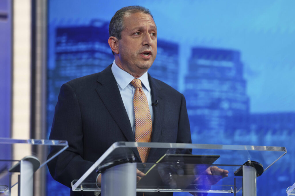 Brad Lander derrota a Dan Goldman en primarias demócratas de Nueva York