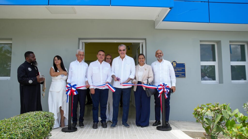 Presidente Abinader entrega remozamiento y moderna área...