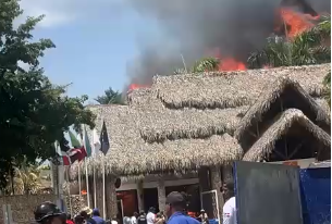 Incendio afecta instalaciones de hotel en Bayahíbe