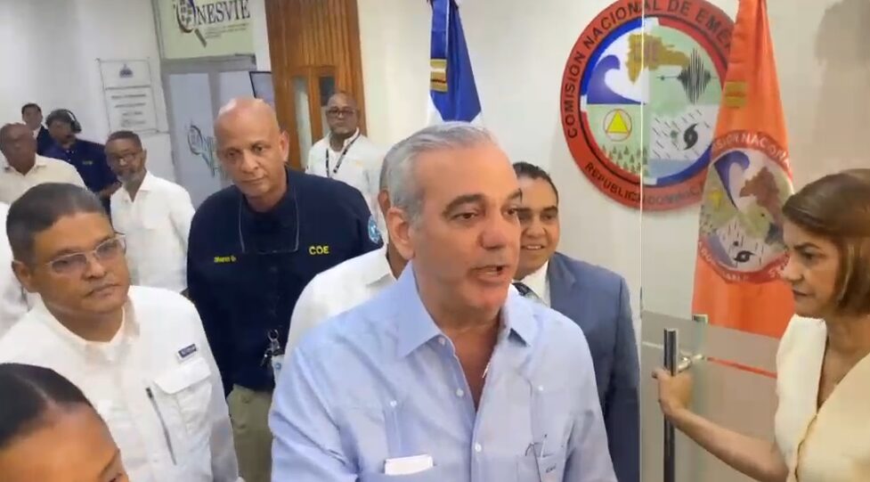 Abinader le responde a Leonel 'parece que cambió su posición' y defiende la cesantía
