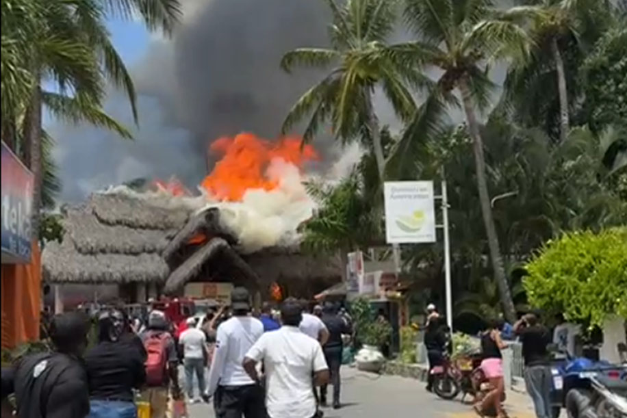 Utilizan drones para sofocar incendio en hotel de Bayahíbe