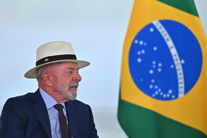 Lula rompe el empate técnico y aventaja a Flávio Bolsonaro