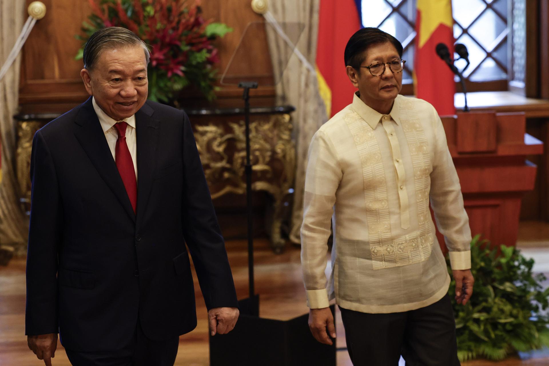 Filipinas y Vietnam ven "innegociable" la libre navegación por aguas en disputa con Pekín