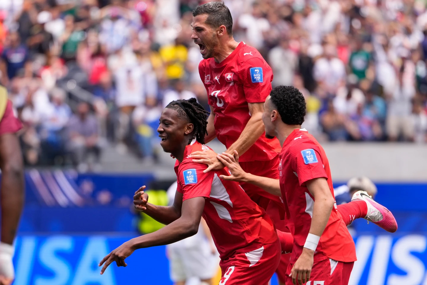 Suiza vence 4-1 a Bosnia en el Mundial