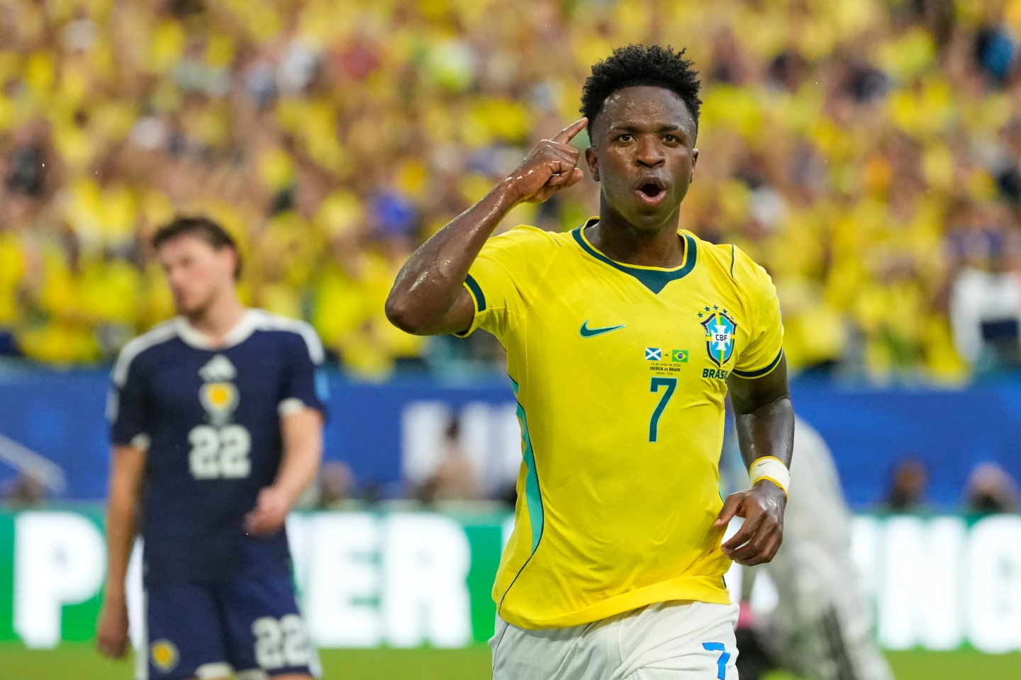 Vinícius Júnior anota dos goles y Brasil vence a Escocia por 3-0 para alcanzar la fase eliminatoria