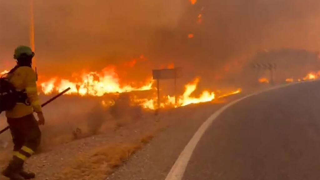 Confían en controlar este lunes el fuego en Andalucía que causó 13 muertos