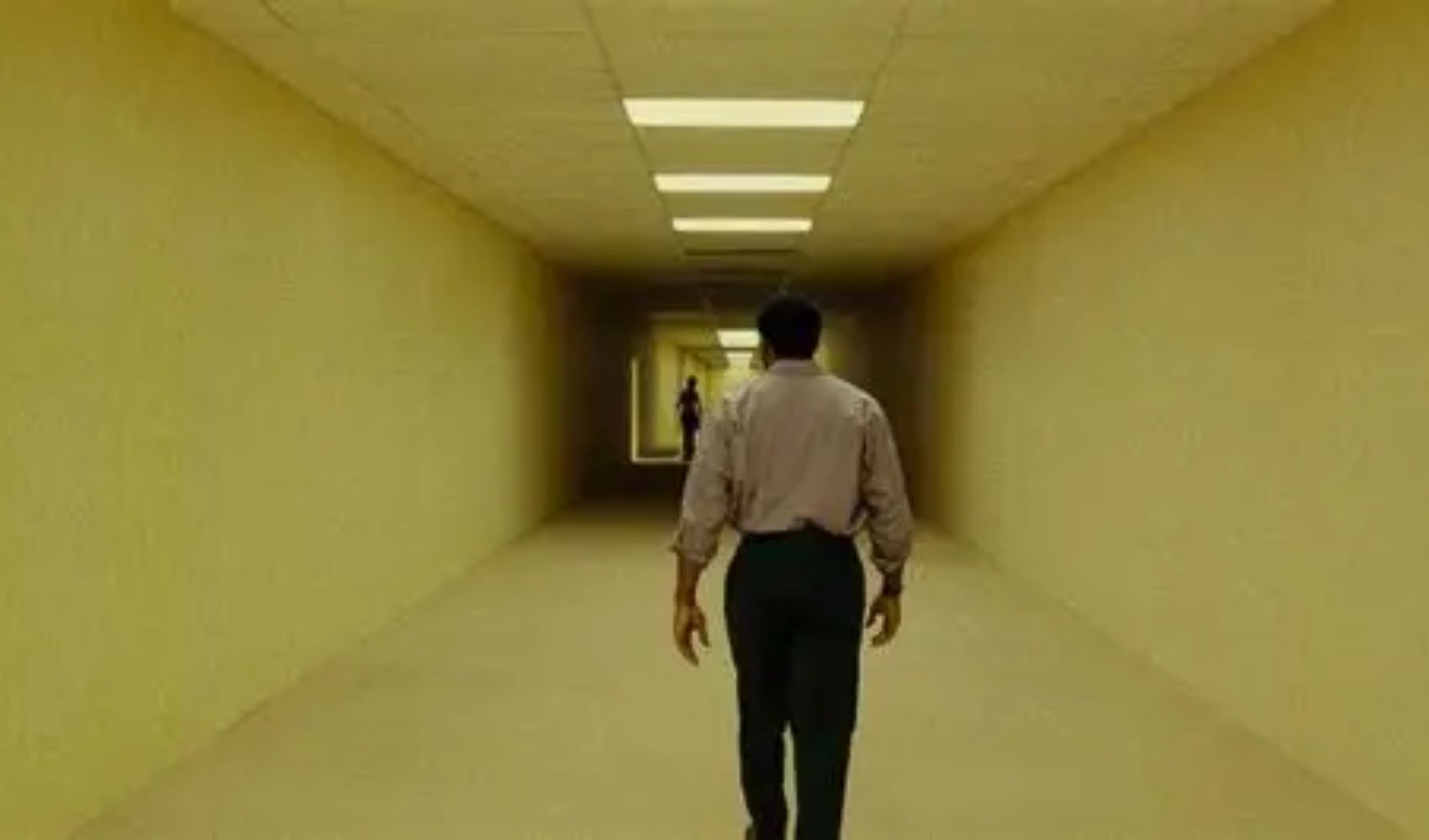 La versión extendida de Backrooms revela nuevos secretos en los cines