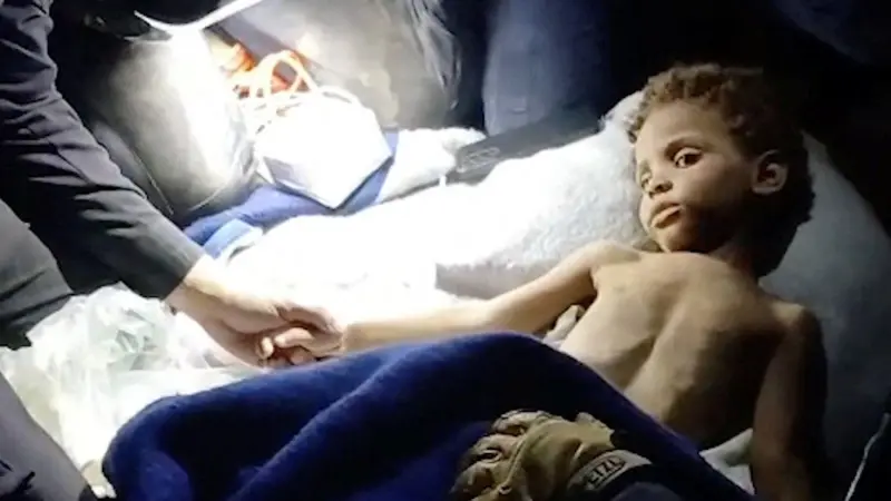 El milagroso rescate de un niño de 3 años seis días después