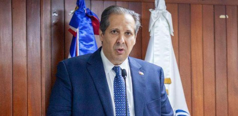 Ministro de Salud destaca labor de médicos dominicanos que instalarán hospital móvil para asistir a afectados en Venezuela