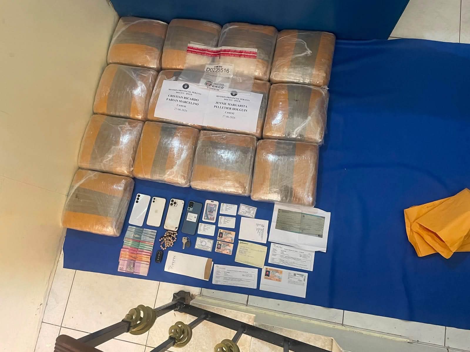 Autoridades incautan 13 pacas de marihuana