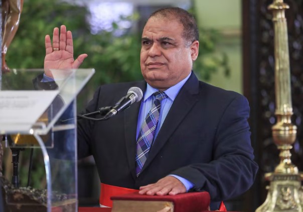 Ministro de Economía de Perú pide cautela al Congreso