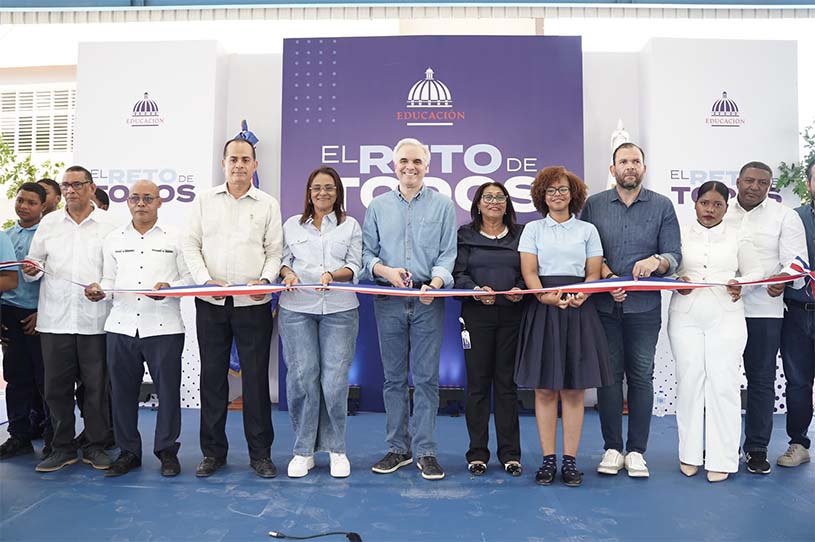 De Camps inaugura escuela y techado de liceo en Las Terrenas