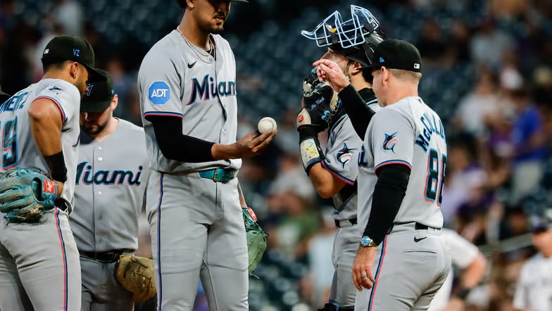 Manager de los Marlins responde a las críticas por sacar Eury Pérez tirando juego perfecto