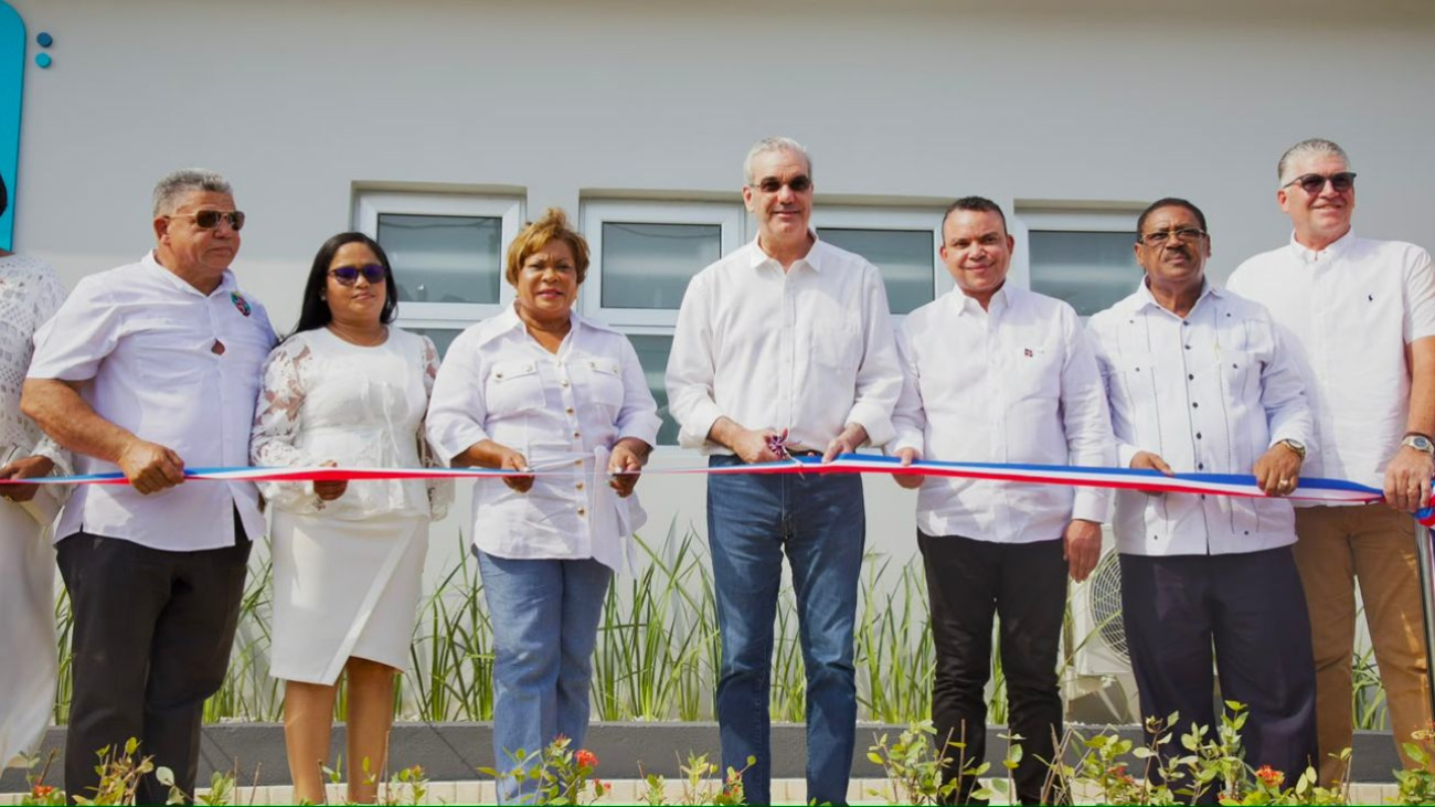 Abinader inaugura Hospital Hacienda Estrella renovado