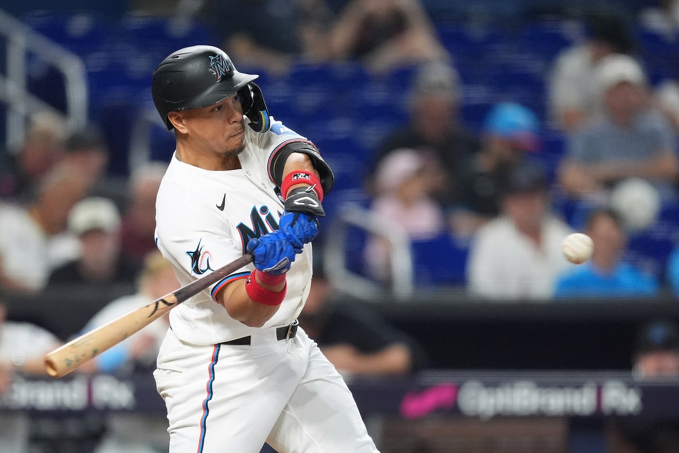 Heriberto Hernández pega el jonrón 16 y Huáscar Brazobán gana