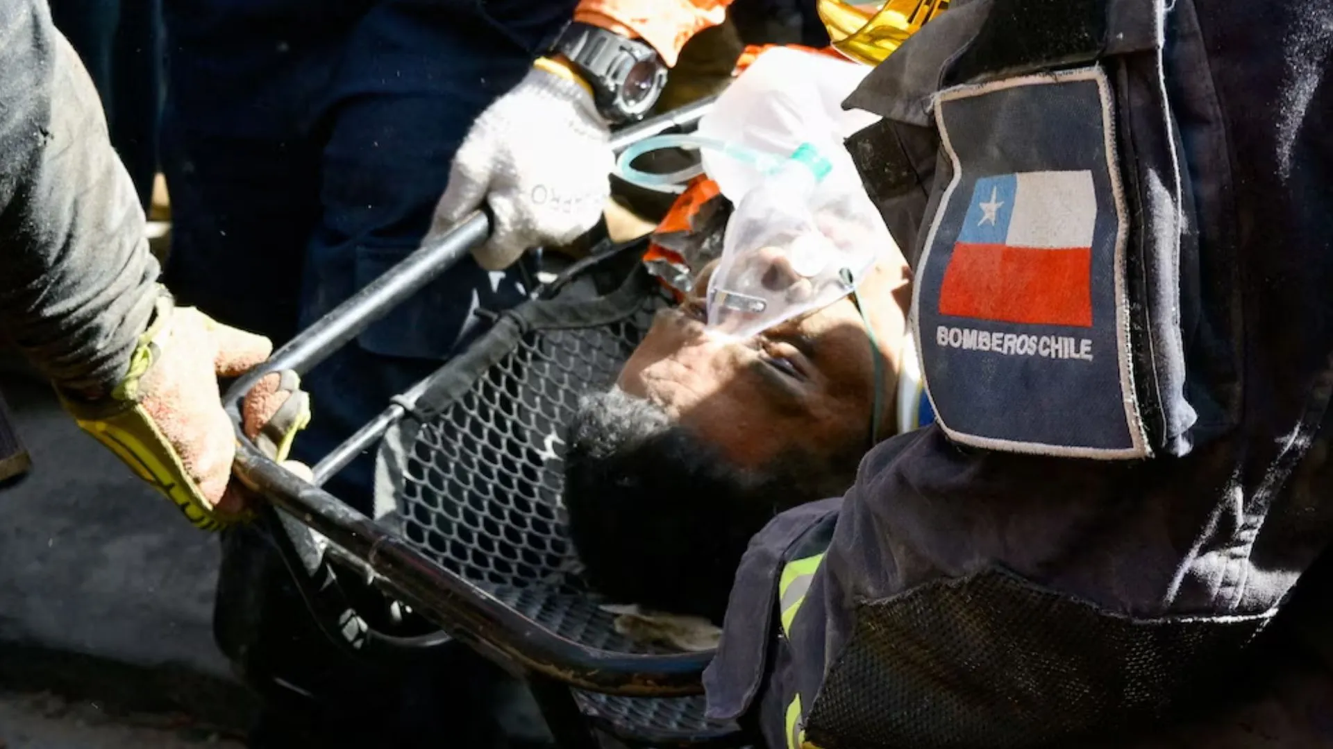 ¡Milagro en La Guaira! Hombre fue rescatado tras pasar 8 días sepultado bajo 140 toneladas de escombros