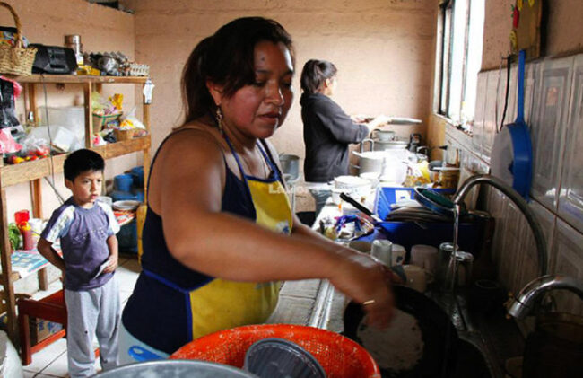 52% hogares encabezados por mujeres reciben más ayudas