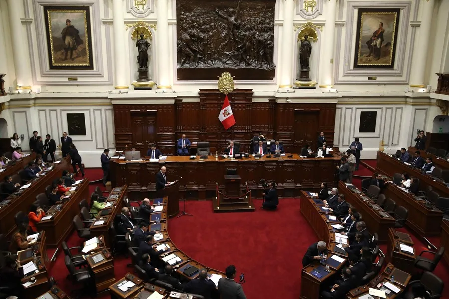 Congreso de Perú aprueba polémica ley sobre delitos de lesa humanidad y desata críticas