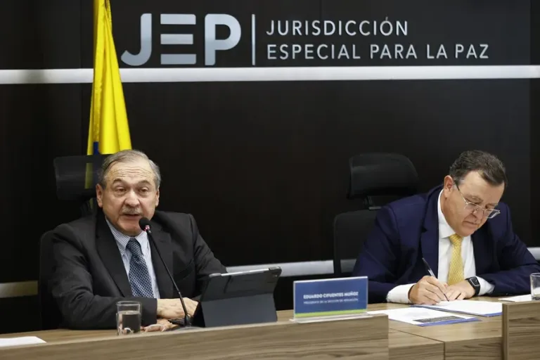 Colombia ratifica condenas a exjefes de FARC y exmilitares