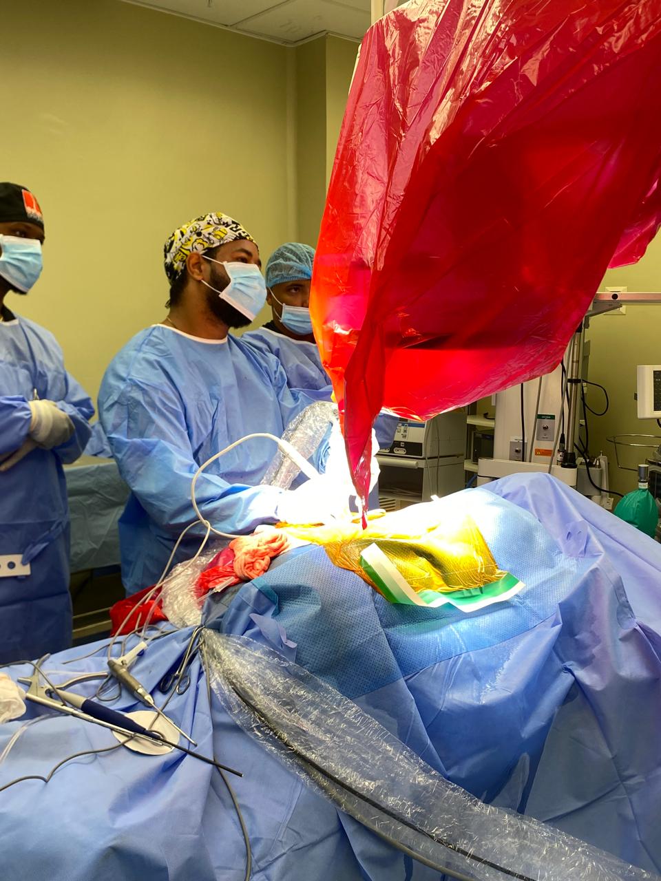 Hospital Mario Tolentino realiza primera cirugía de columna