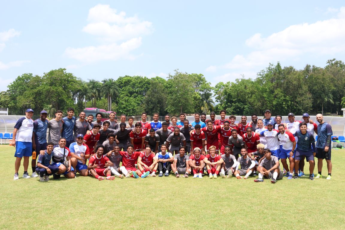 Selecciones fútbol RD, casi listas title%