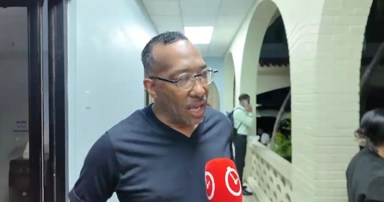 Johnie Mercedes despide a Stuart Ortiz